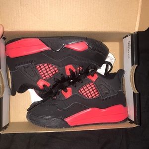 Retro Jordan 4s td 7c